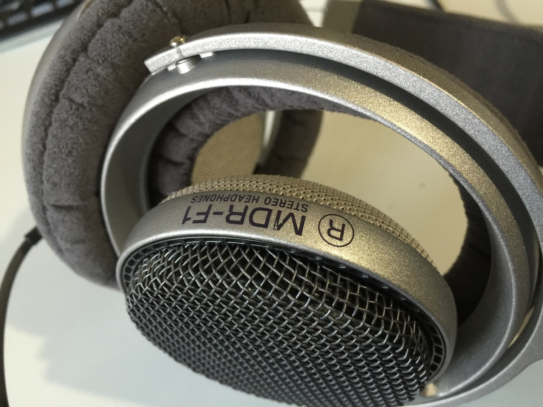 SONY MDR-F1: SILVER-SPROUT SONY MDR-F1: SILVER-SPROUT
